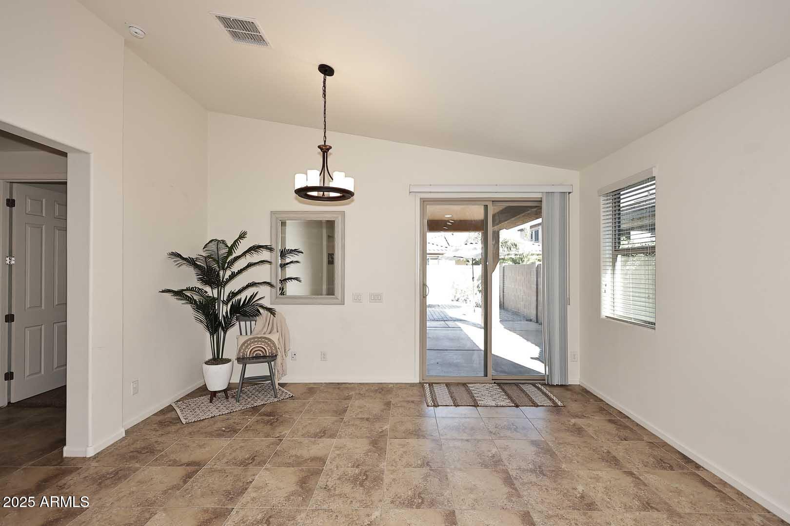 3918 E NARROWLEAF Drive