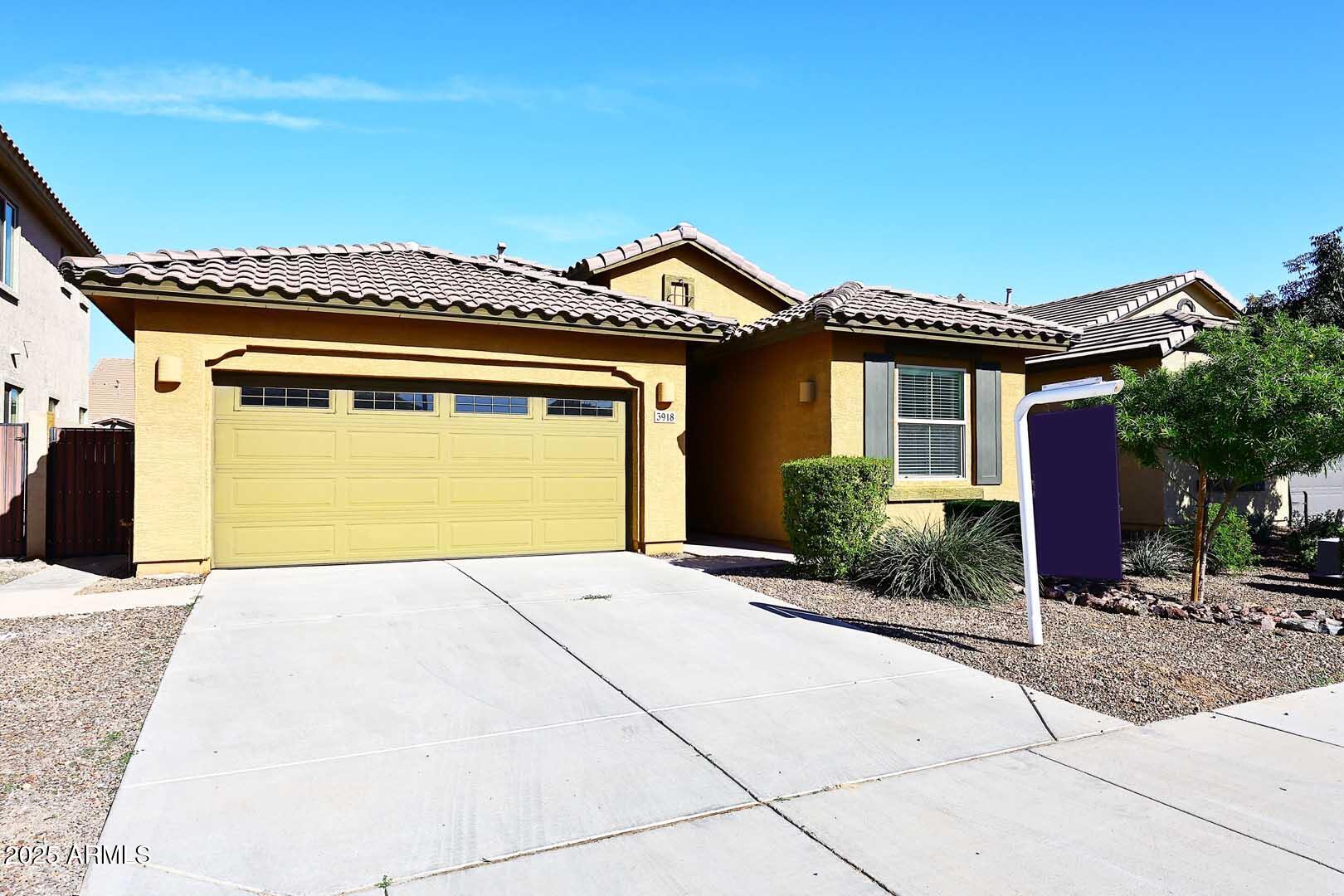 3918 E NARROWLEAF Drive