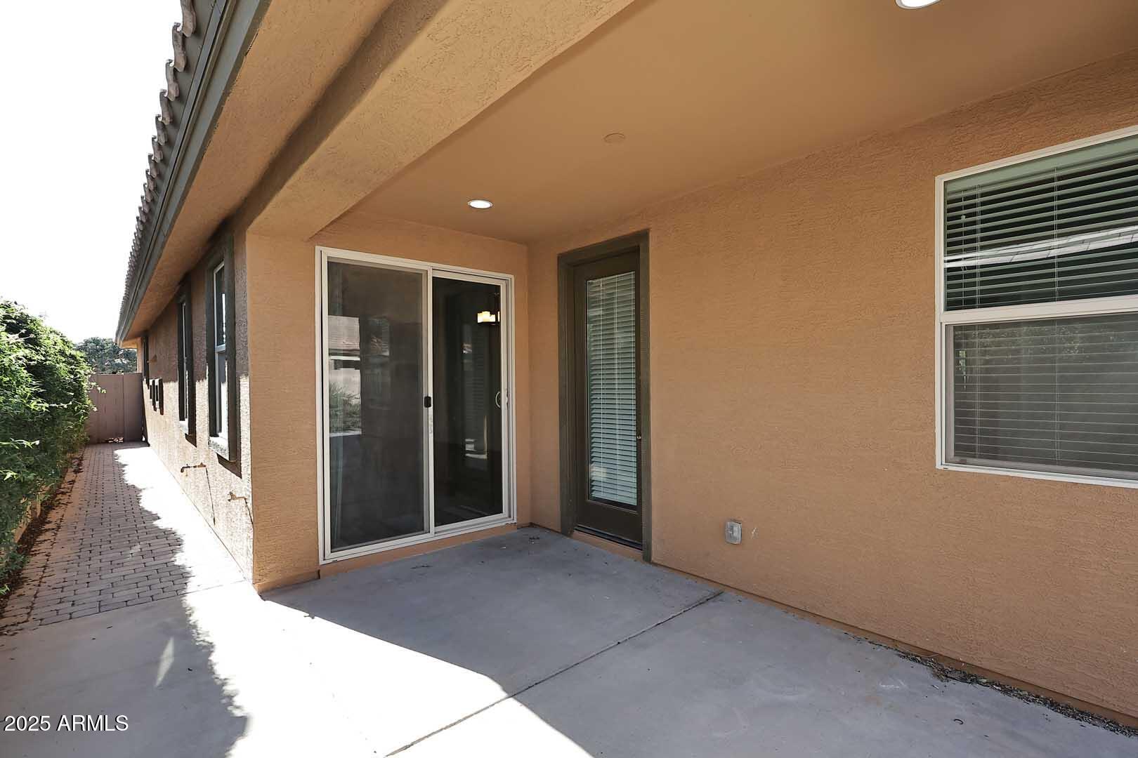 3918 E NARROWLEAF Drive