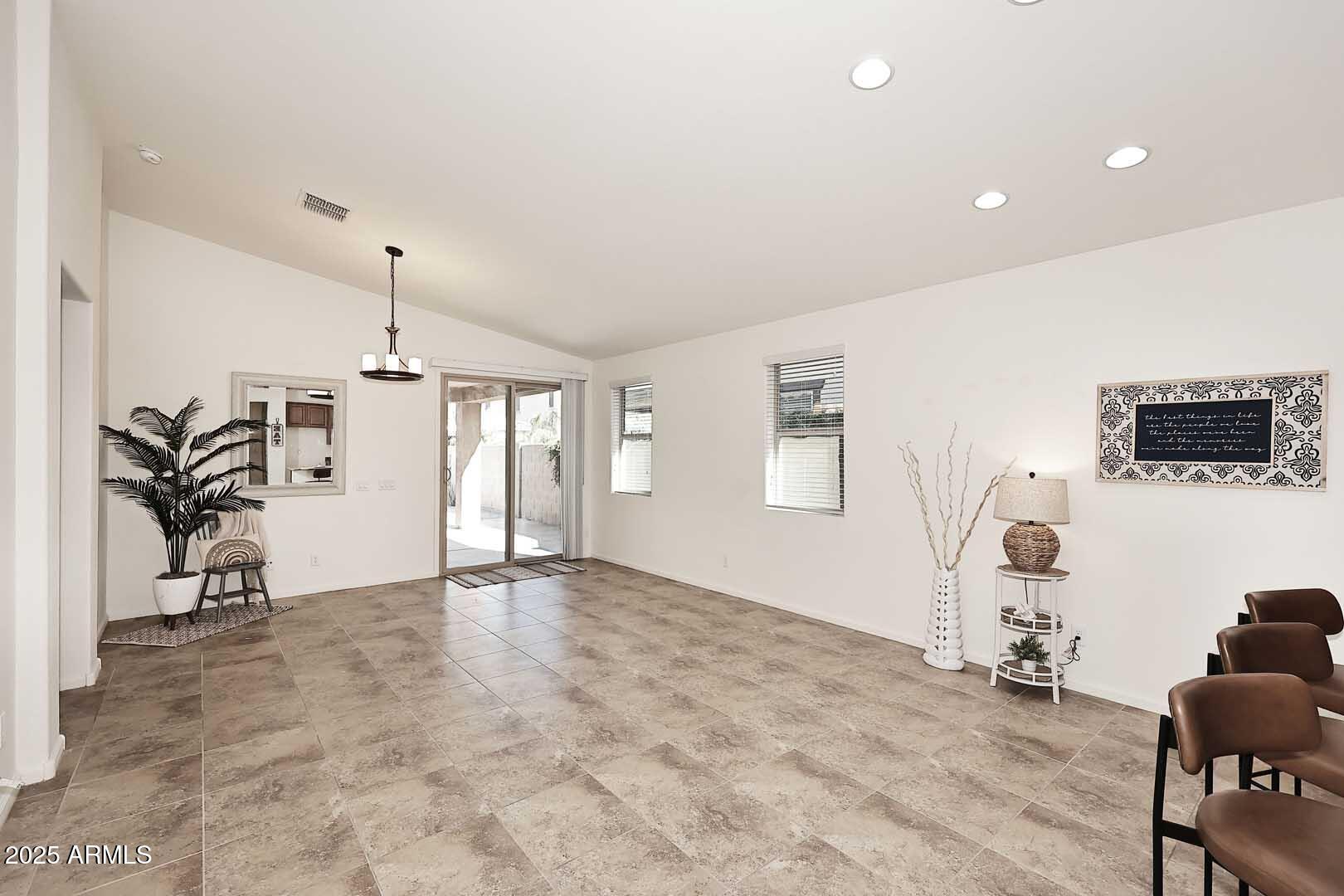 3918 E NARROWLEAF Drive