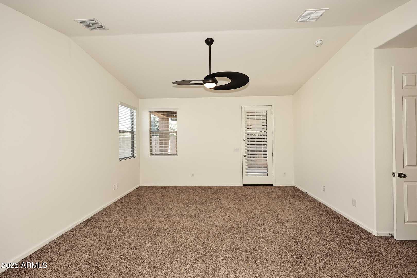 3918 E NARROWLEAF Drive