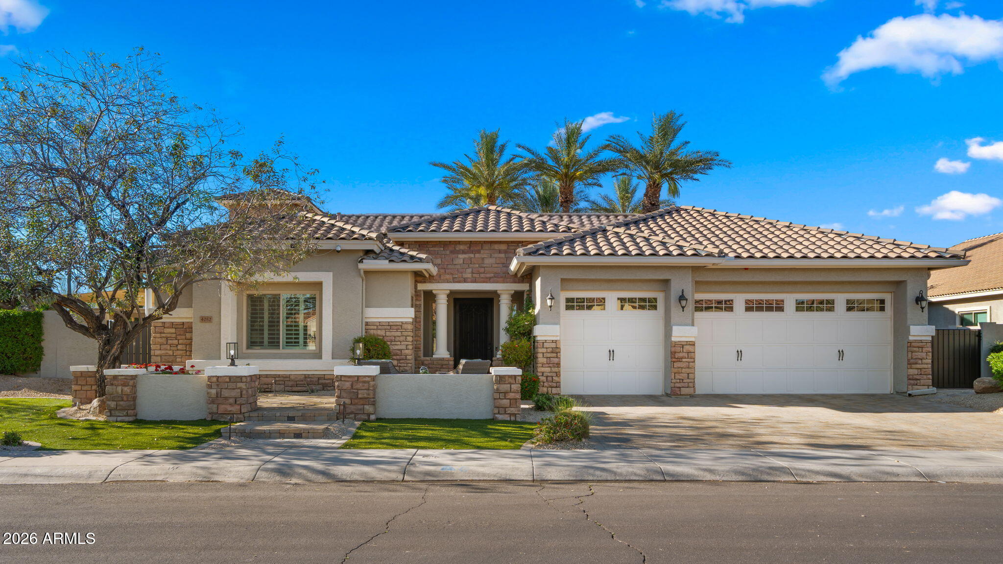 4052 E CLUBVIEW Drive