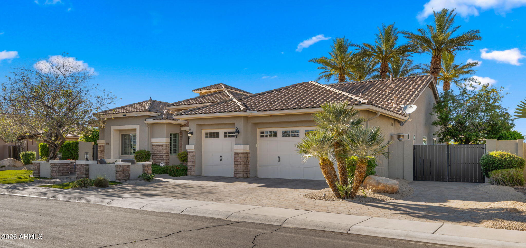 4052 E CLUBVIEW Drive