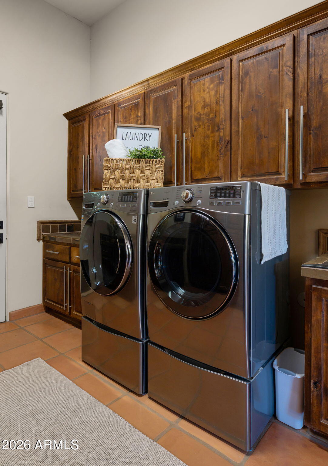 8407 E VIEW CREST Circle