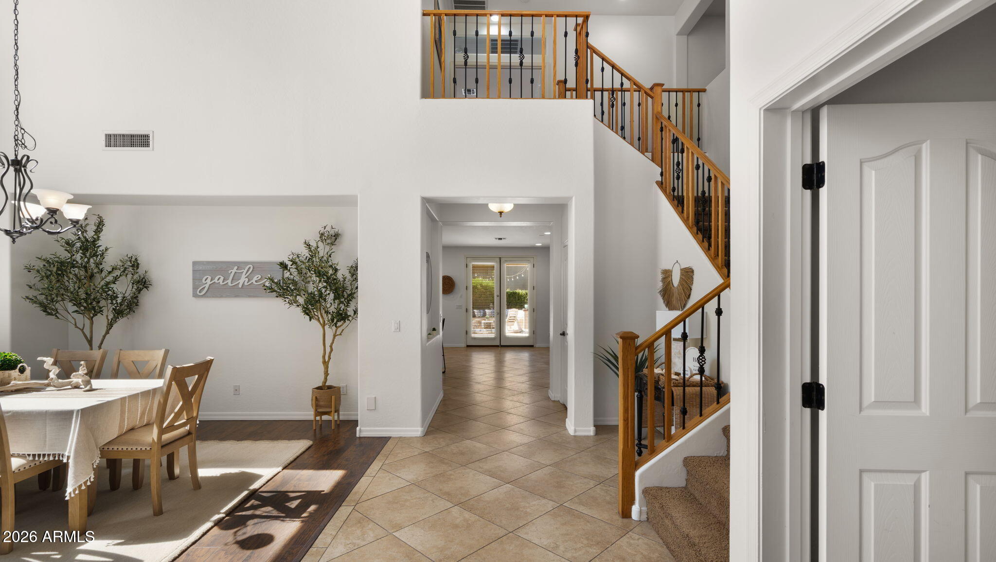 3854 E RAVENSWOOD Drive