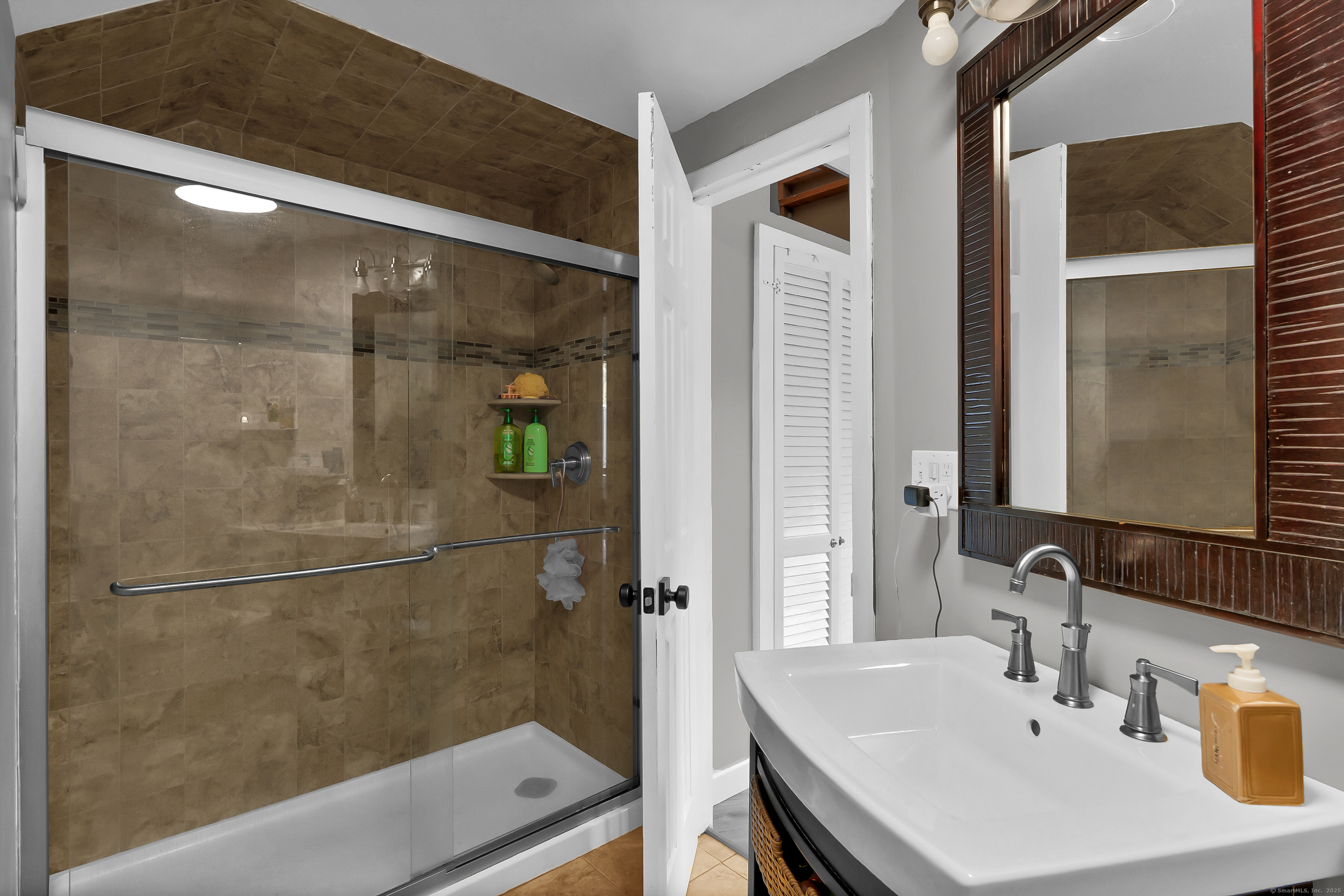 16 Pine Orchard Road APT 23