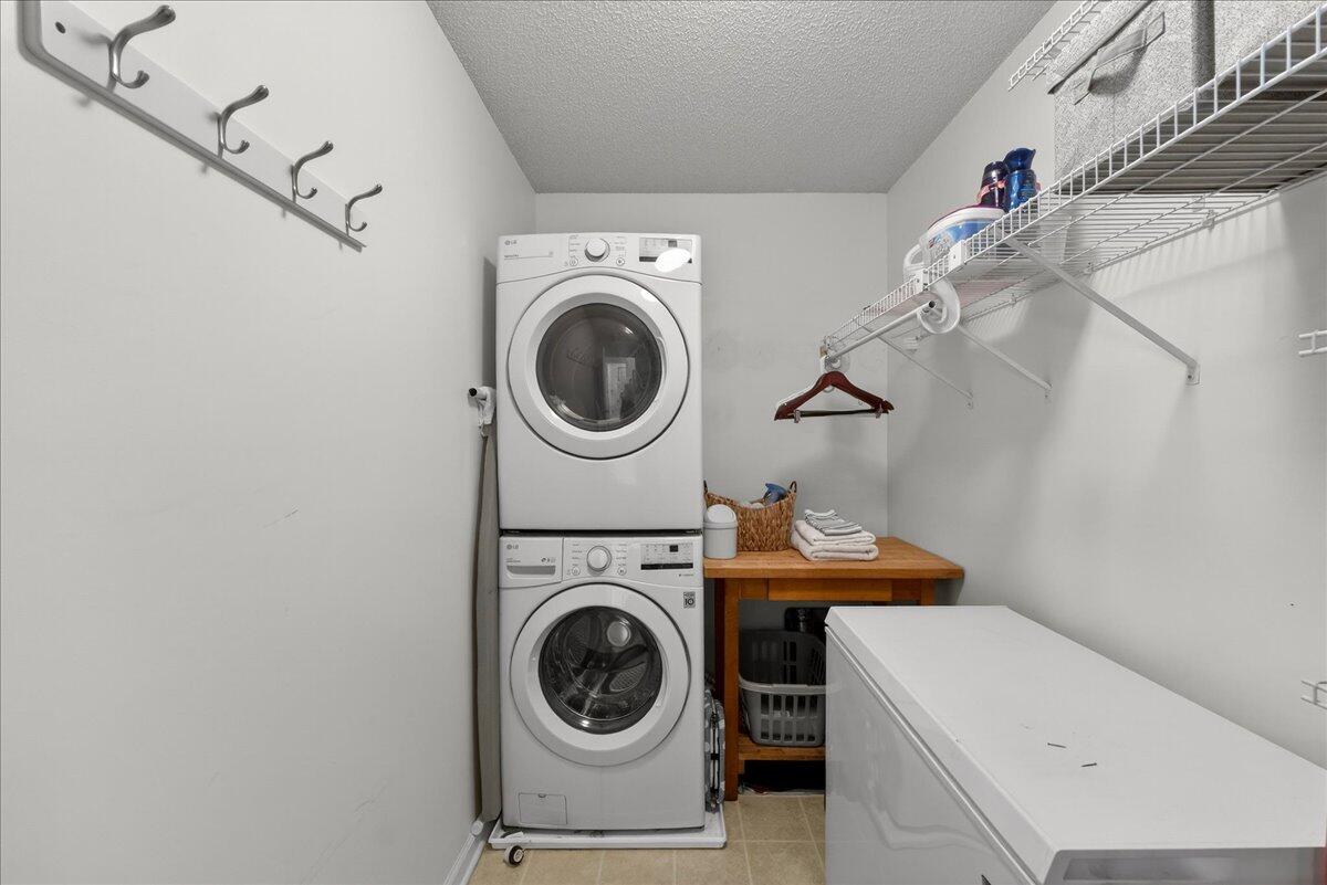 4012 Carolina Bay Drive