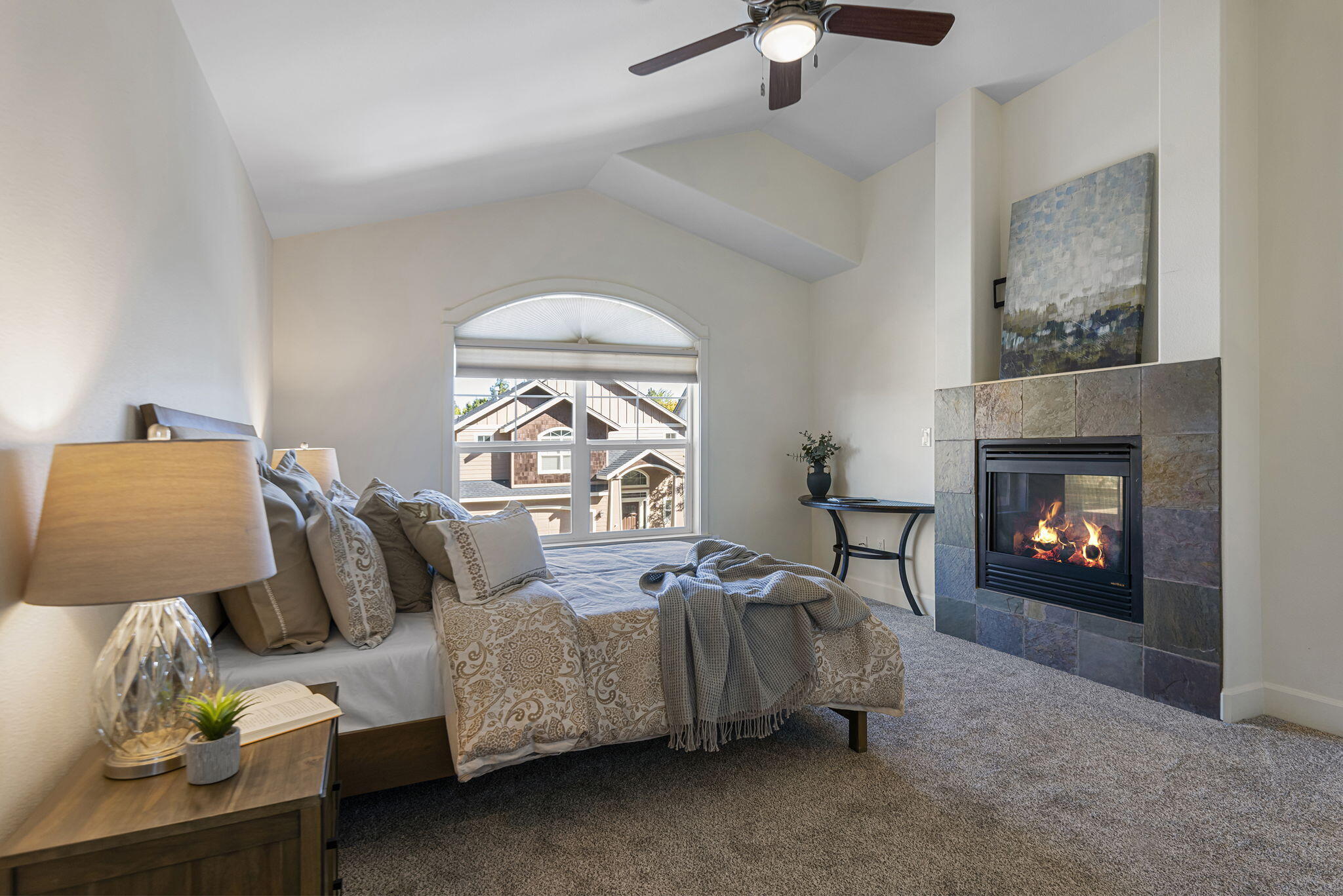 1059 NE Parkview Court