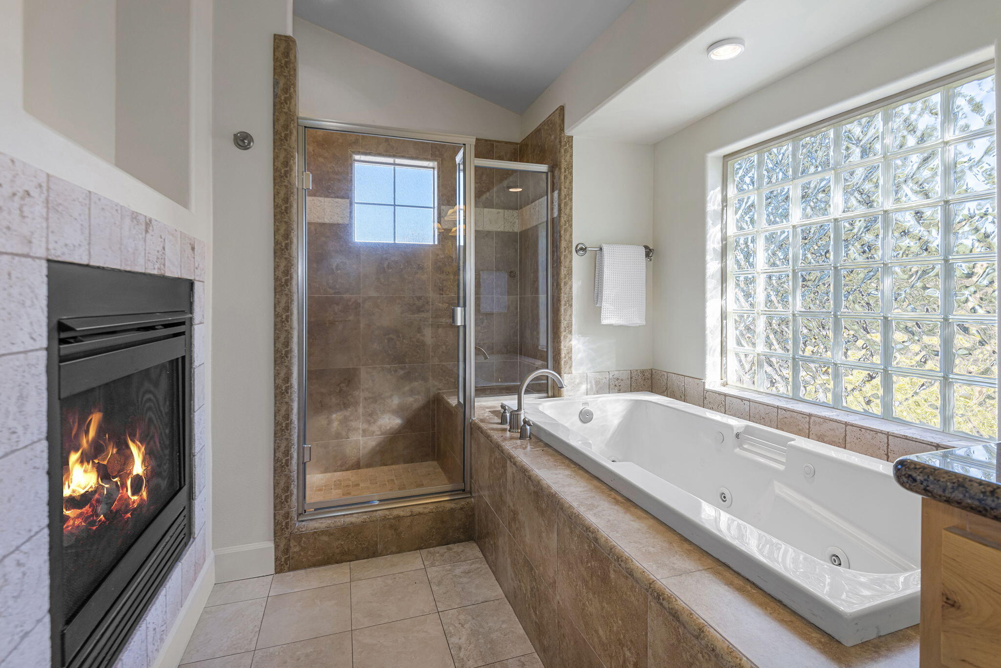 1059 NE Parkview Court