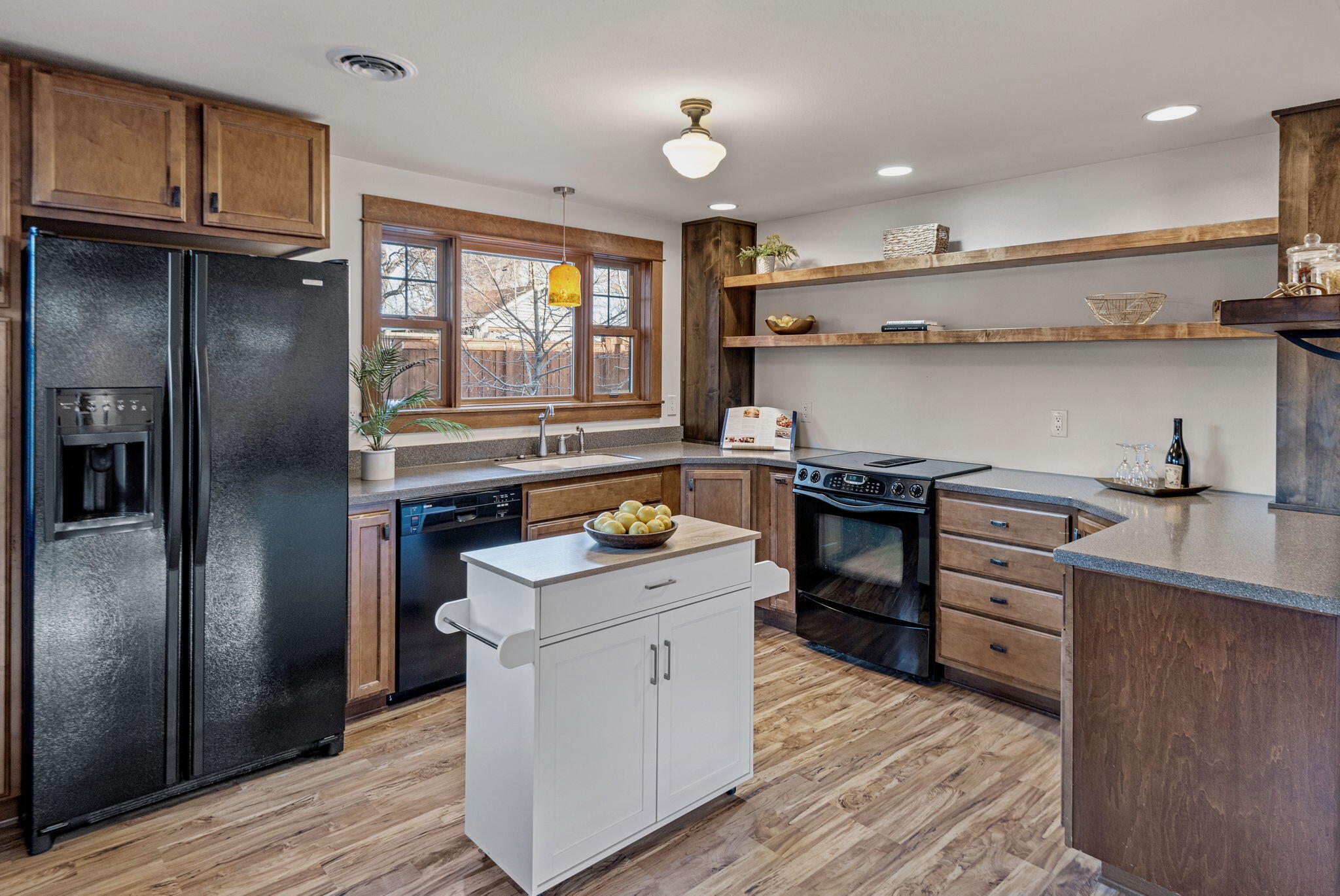 603 NW Delaware Avenue