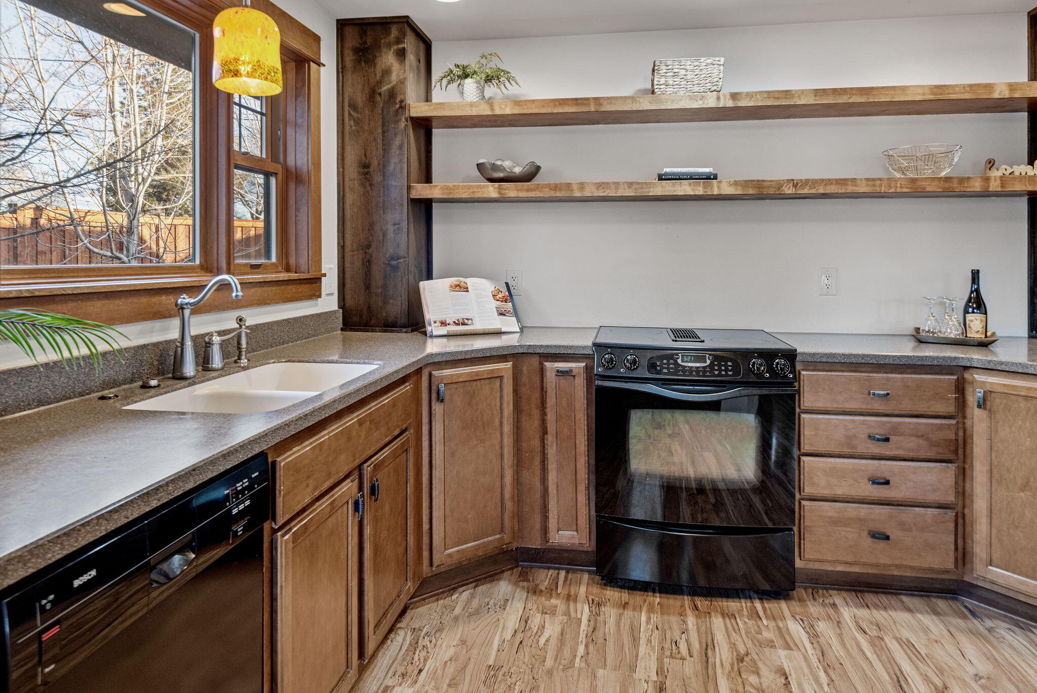 603 NW Delaware Avenue