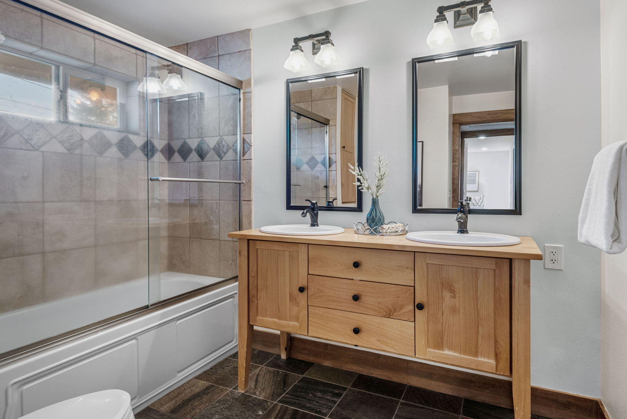 603 NW Delaware Avenue