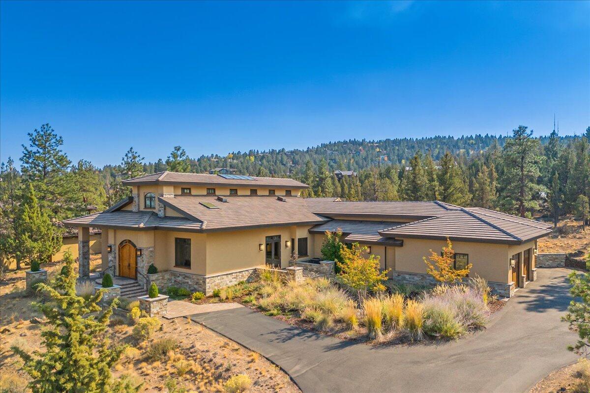 1611 NW Wild Rye Circle