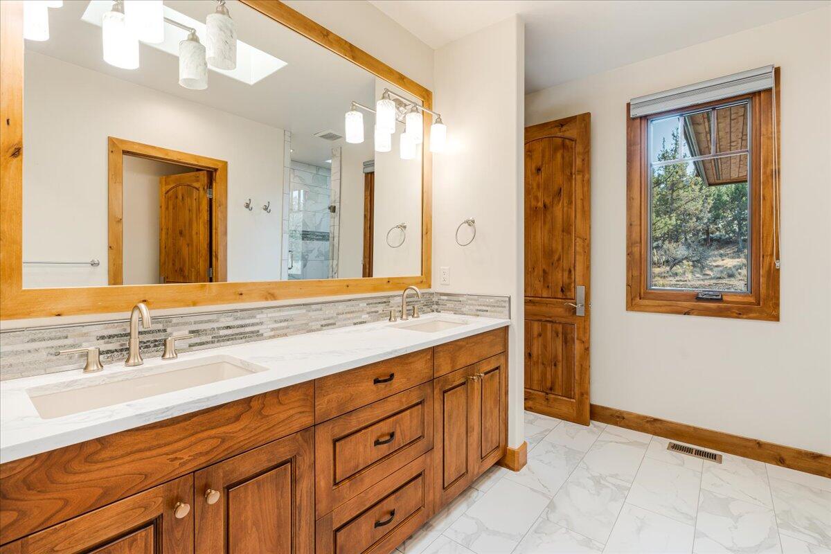 1611 NW Wild Rye Circle