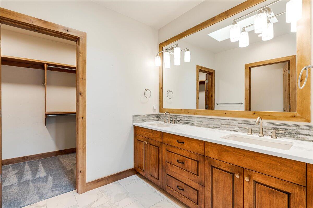 1611 NW Wild Rye Circle