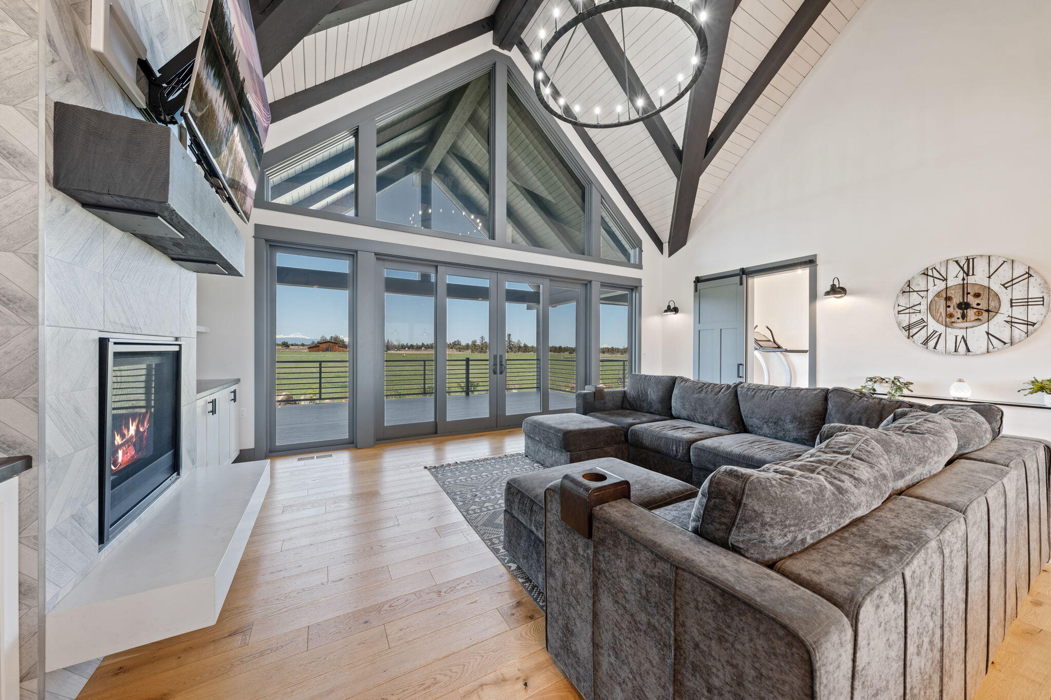 23636 Ten Barr Trail