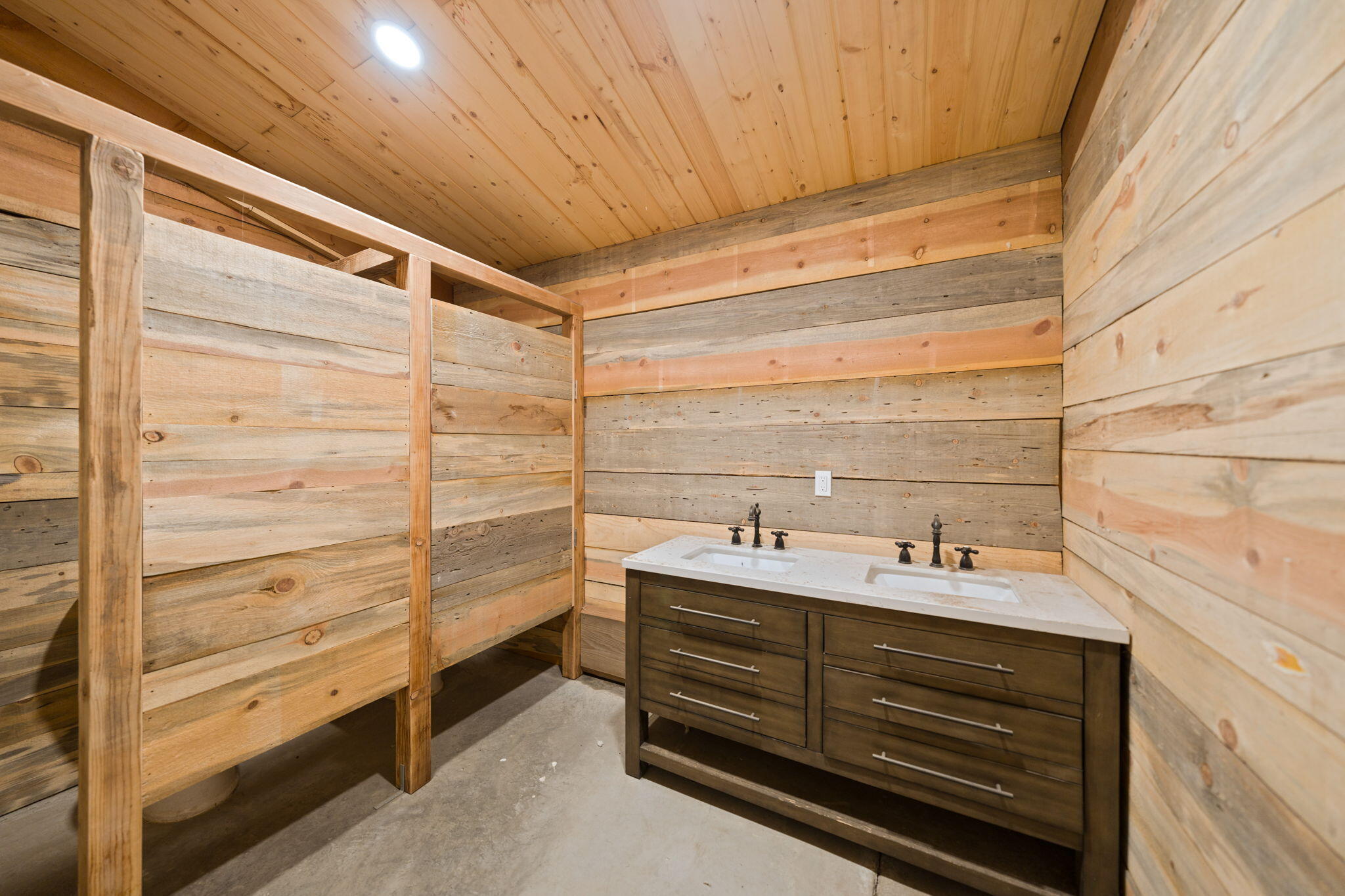 23636 Ten Barr Trail