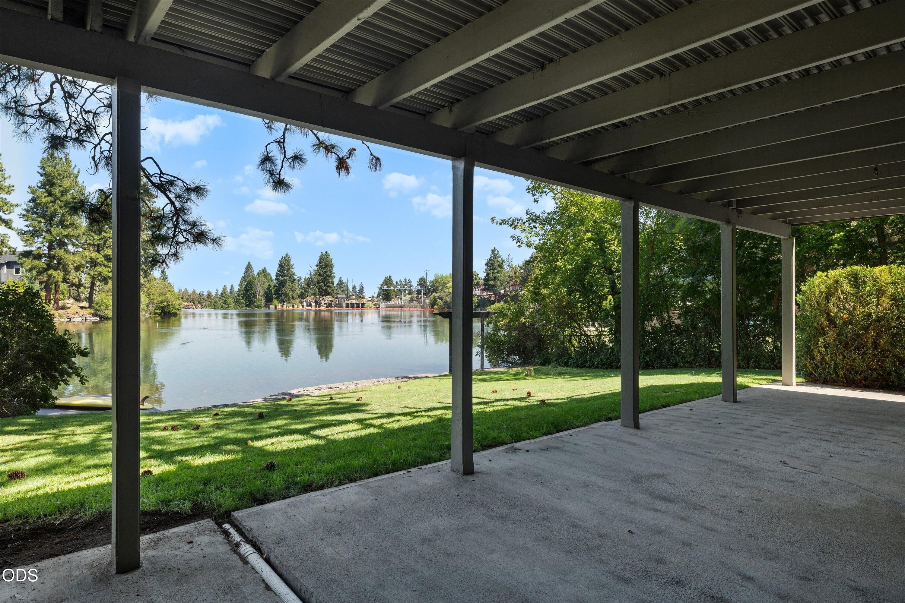 2359 NW Lakeside Place