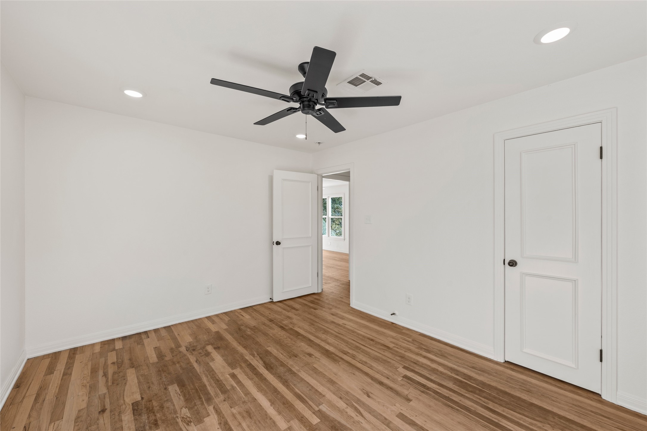 1104 W 10th Street