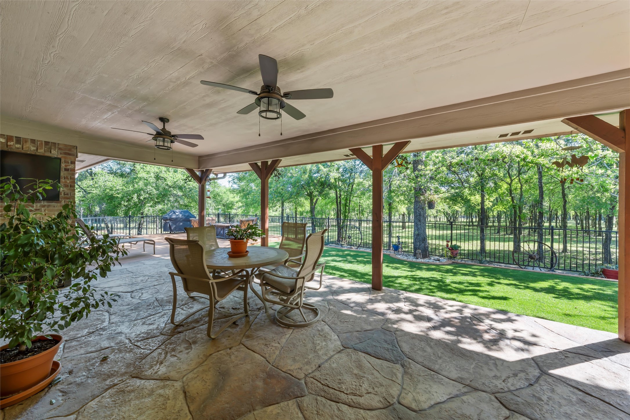 511 Private Road 1408