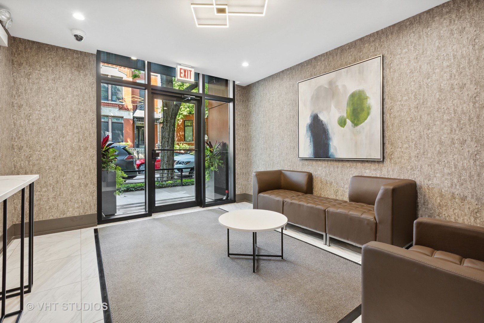 2035 N Orleans Street Unit: PH-W