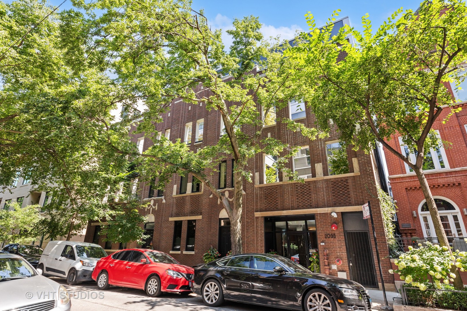 2035 N Orleans Street Unit: PH-W
