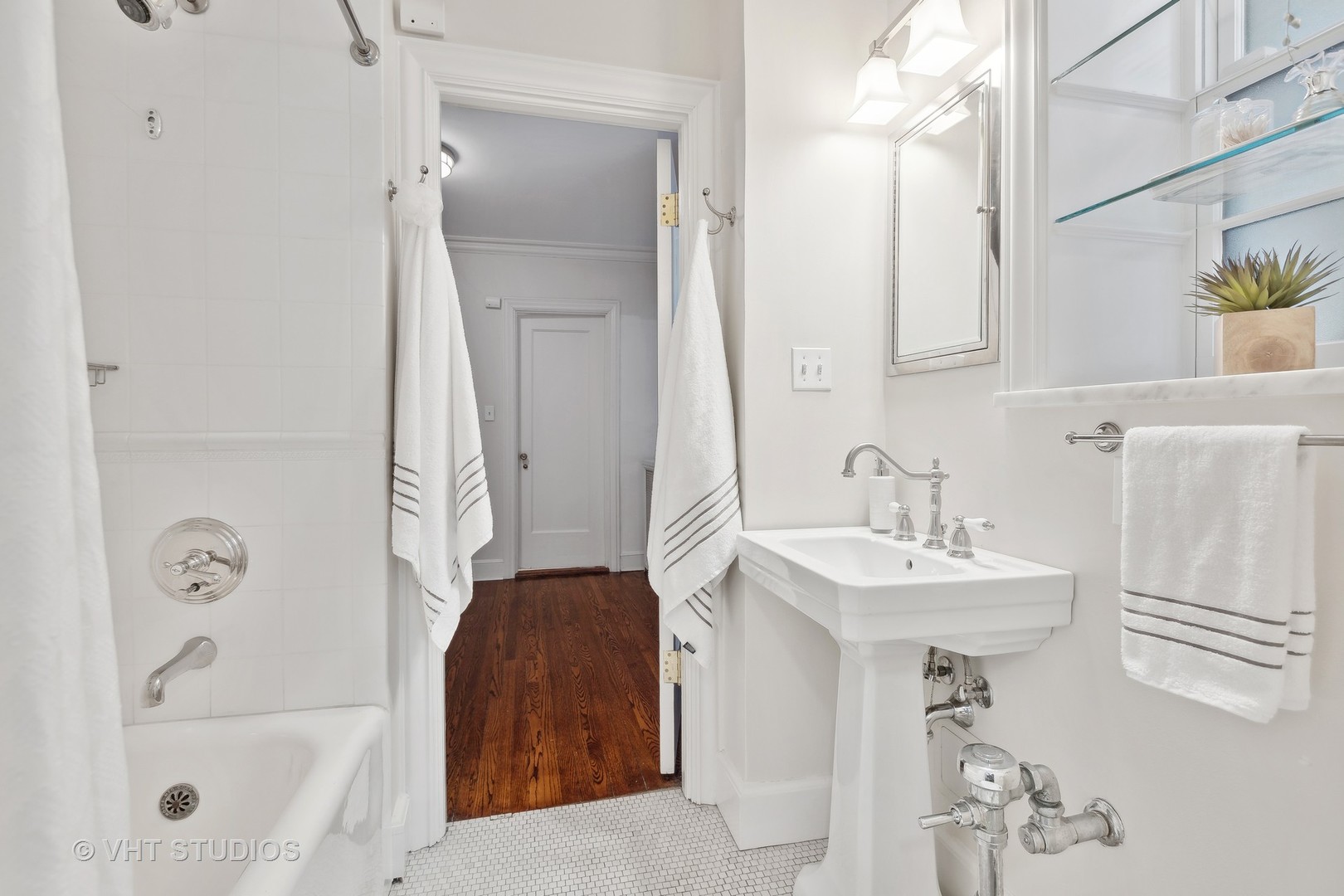 70 E Cedar Street Unit: 2W