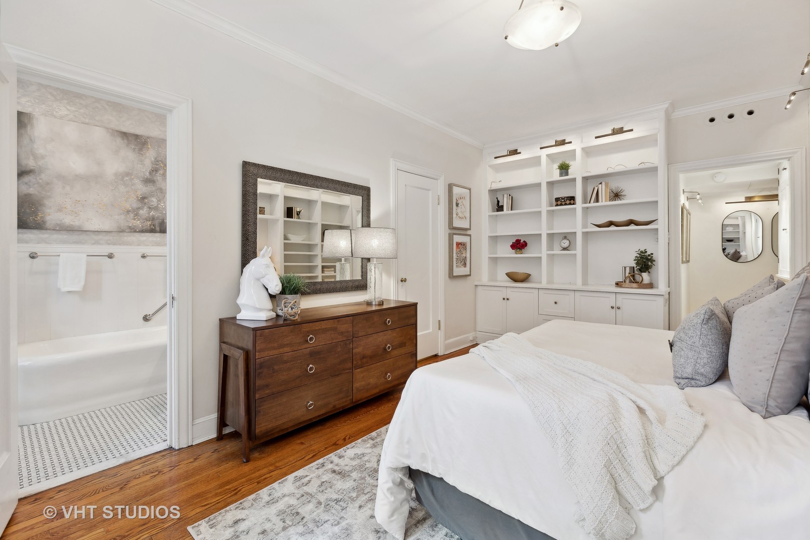 70 E Cedar Street Unit: 2W