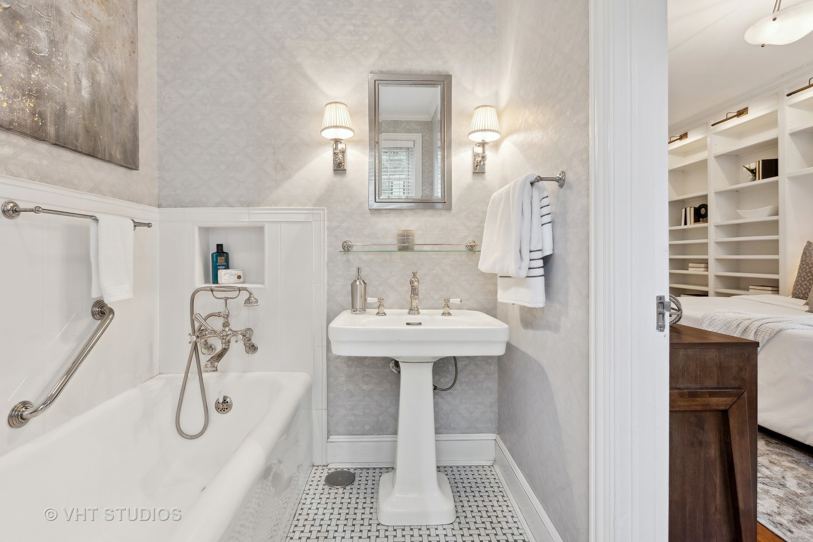 70 E Cedar Street Unit: 2W