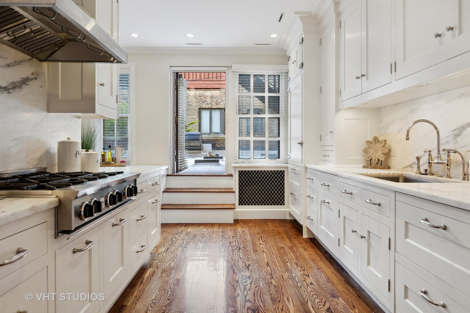 70 E Cedar Street Unit: 2W