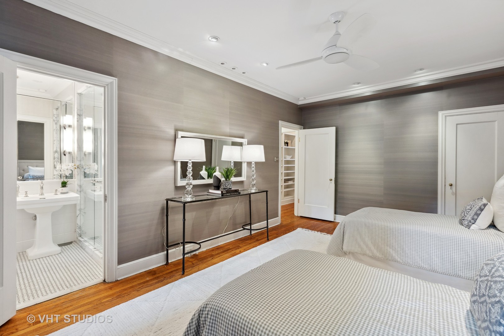 70 E Cedar Street Unit: 2W