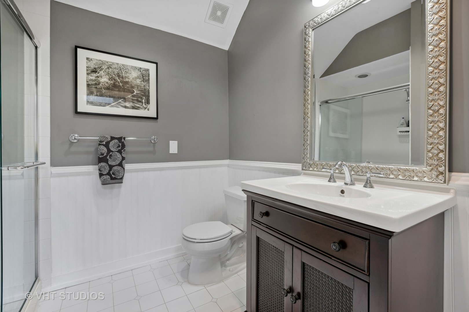 2137 N Seminary Avenue