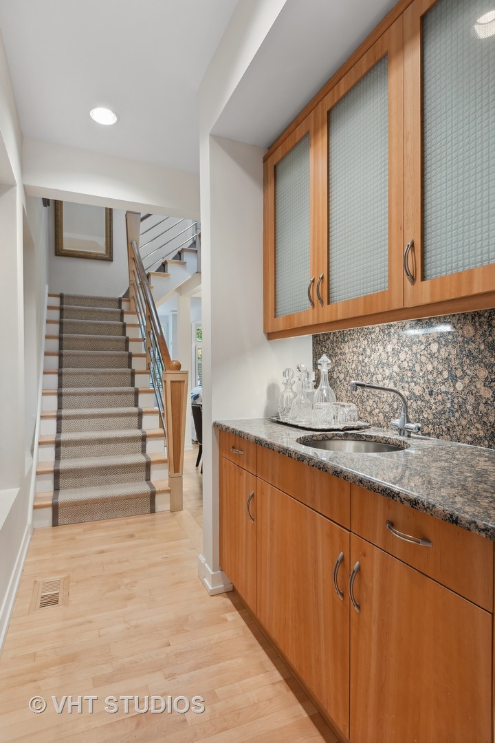 2137 N Seminary Avenue