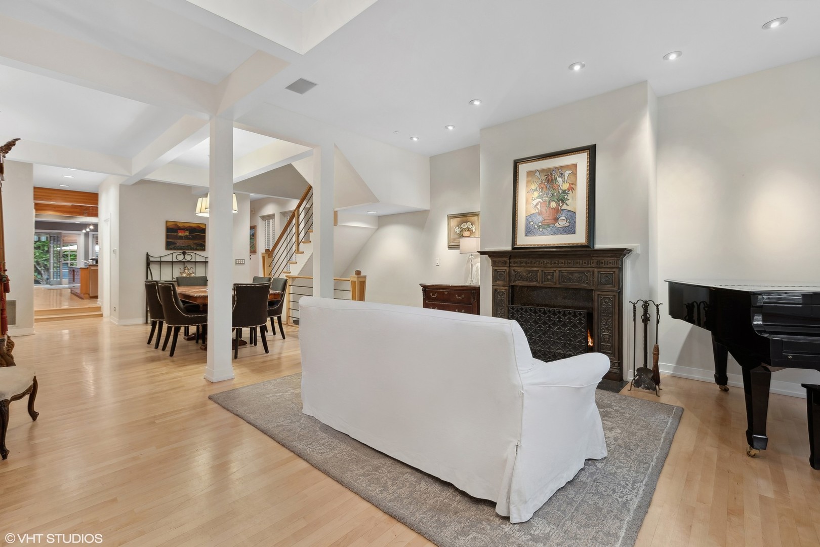 2137 N Seminary Avenue