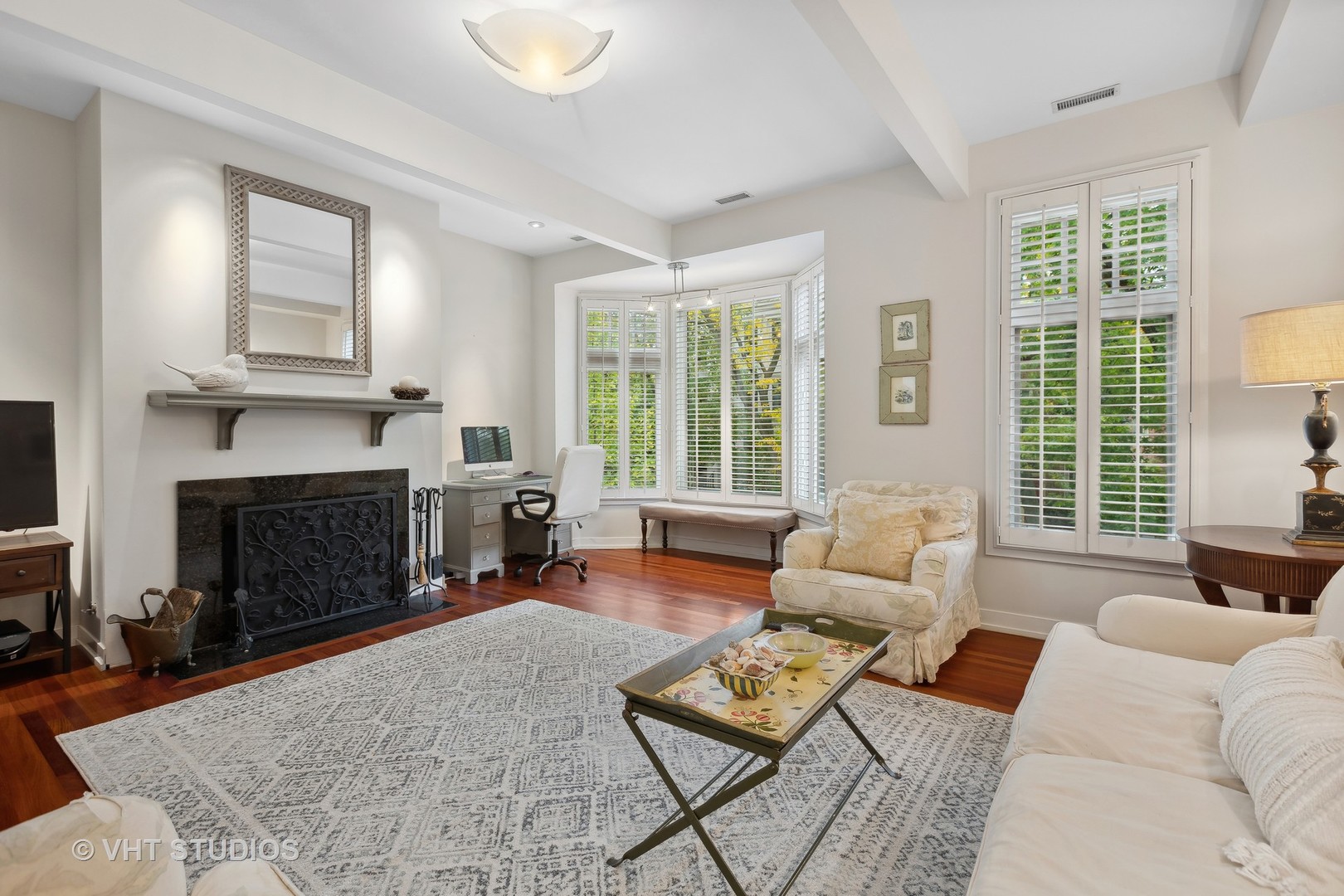 2137 N Seminary Avenue