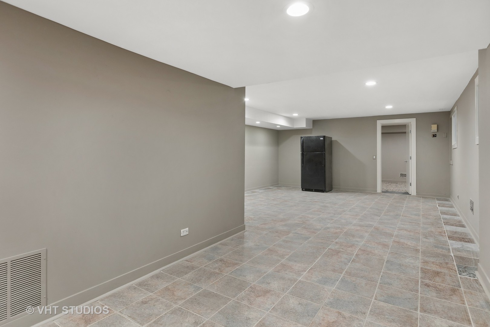 2137 N Seminary Avenue