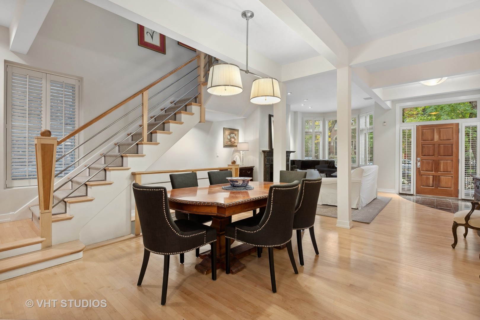 2137 N Seminary Avenue