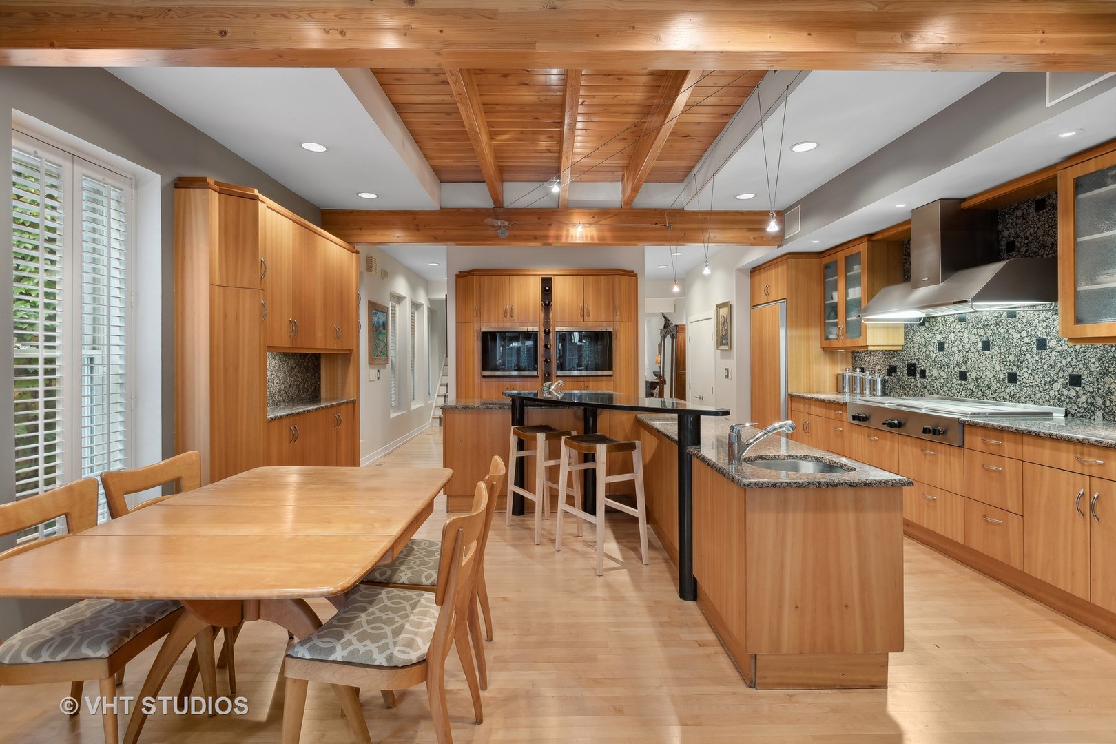 2137 N Seminary Avenue