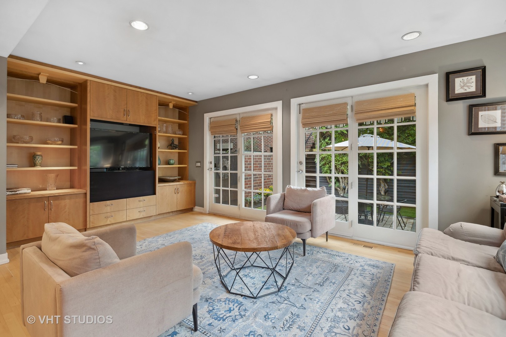 2137 N Seminary Avenue