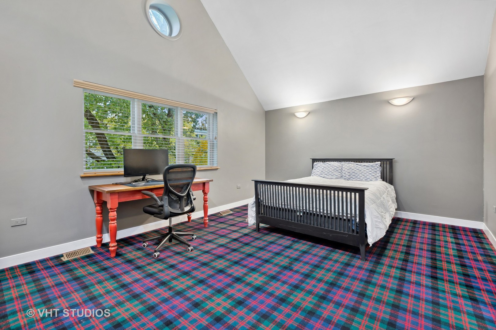 2137 N Seminary Avenue