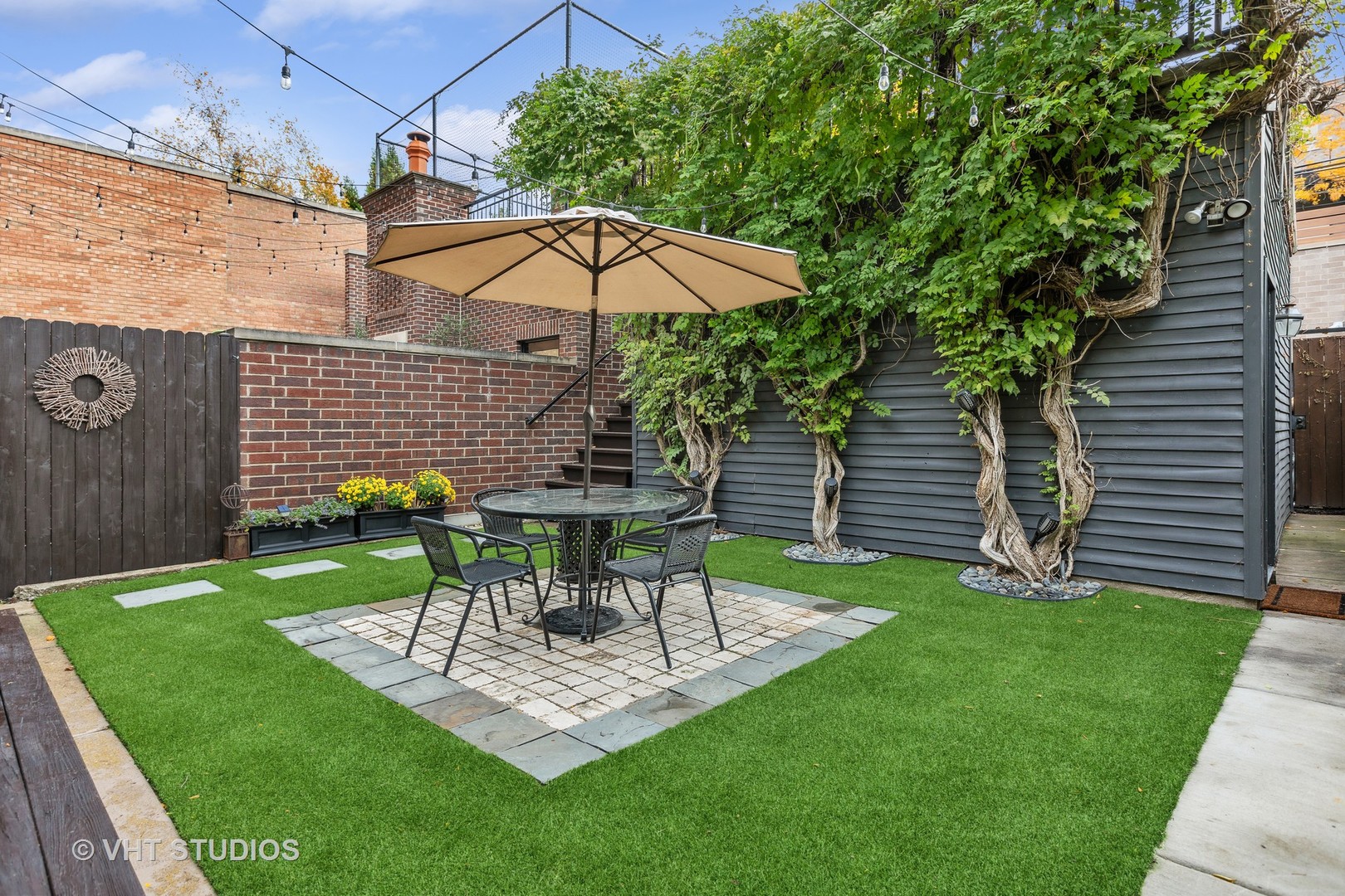 2137 N Seminary Avenue