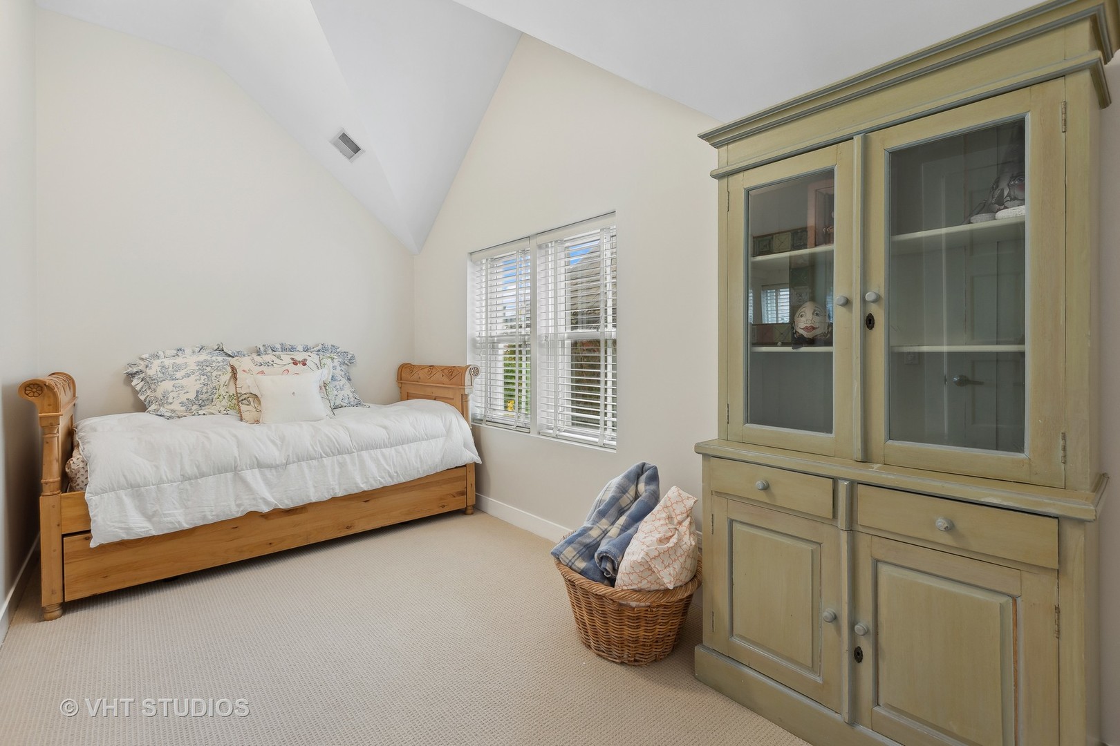 2137 N Seminary Avenue