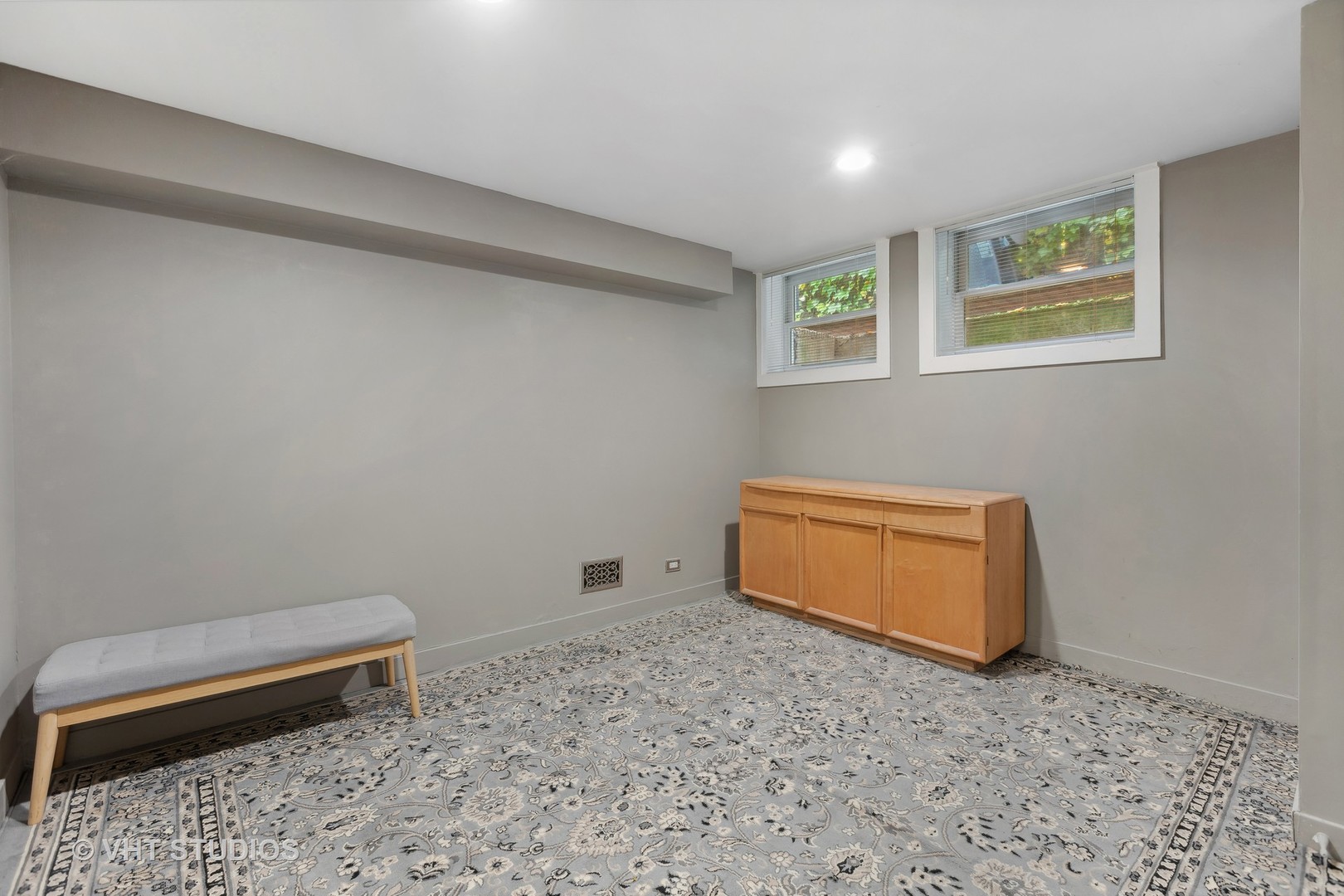 2137 N Seminary Avenue