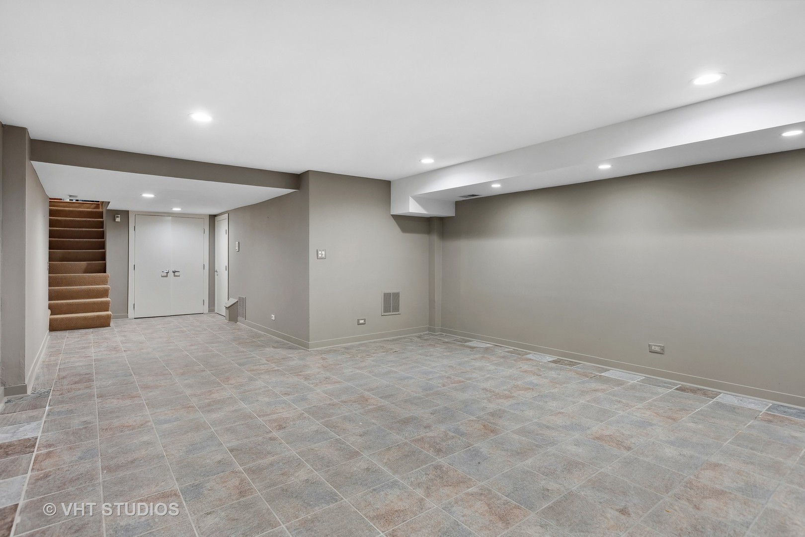 2137 N Seminary Avenue