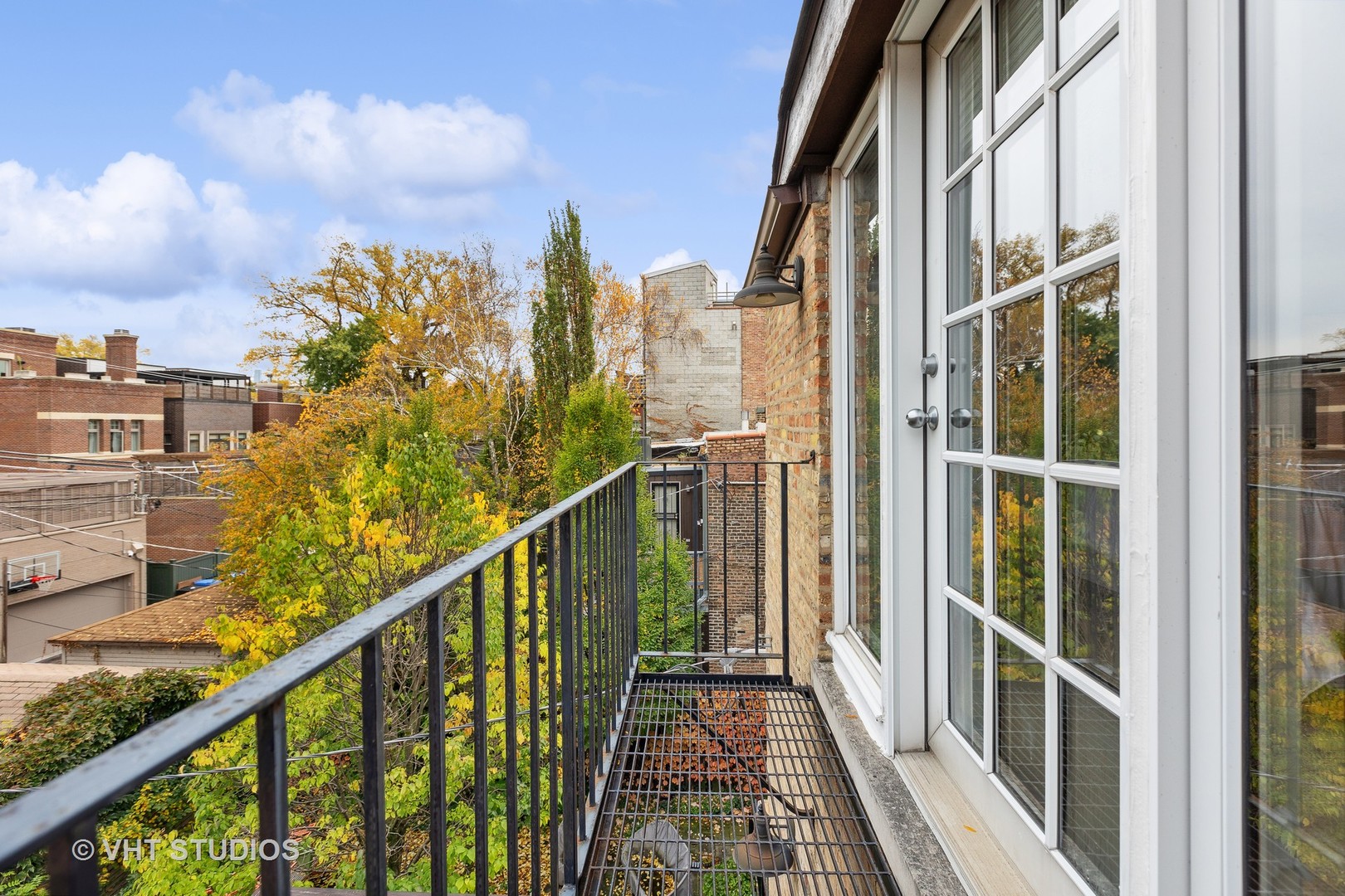 2137 N Seminary Avenue