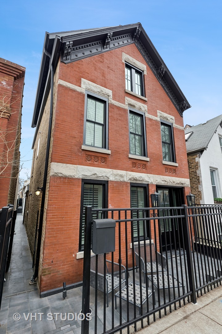 1930 N Honore Street Unit: CH