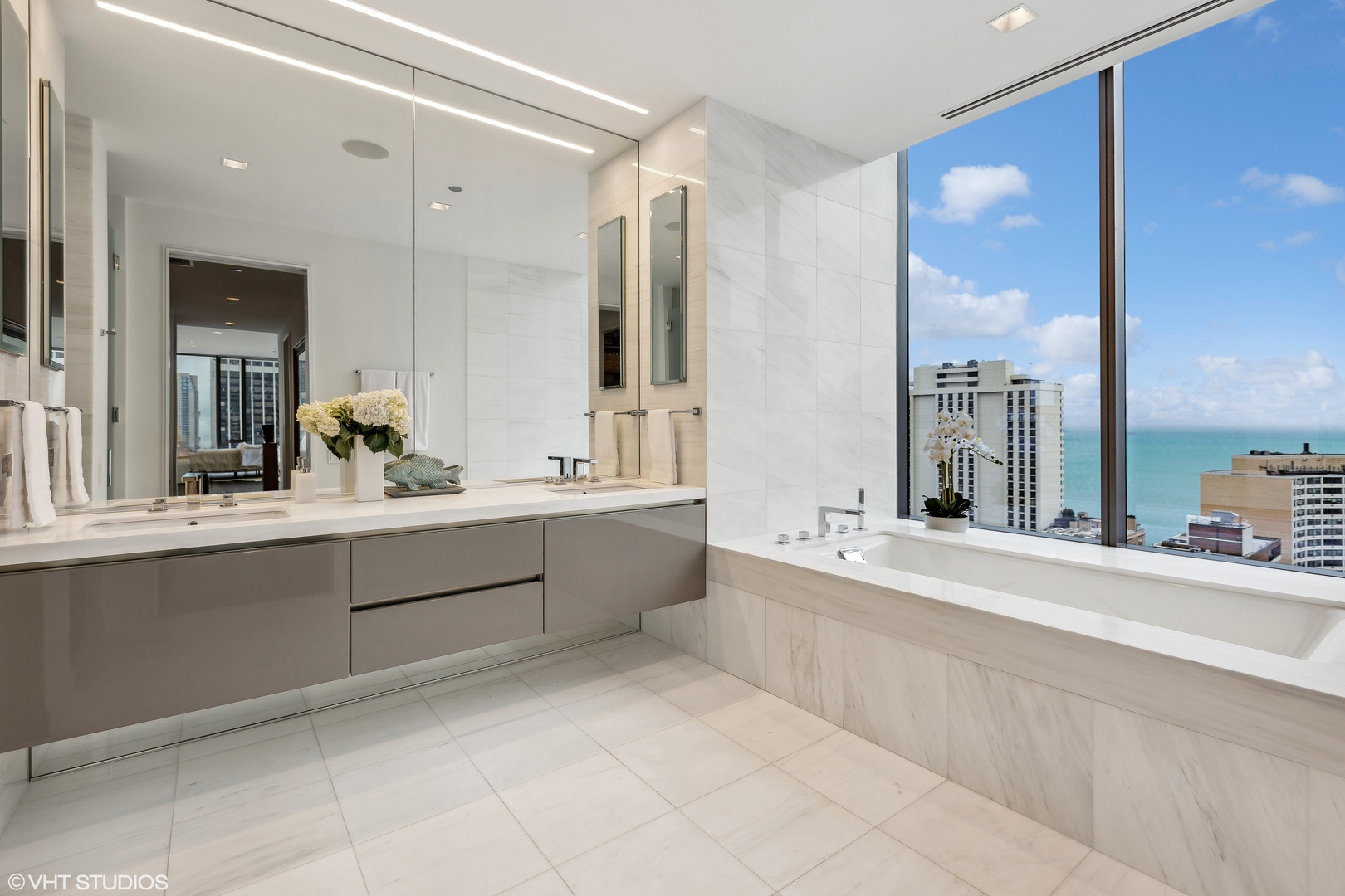 4 E Elm Street Unit: 22S