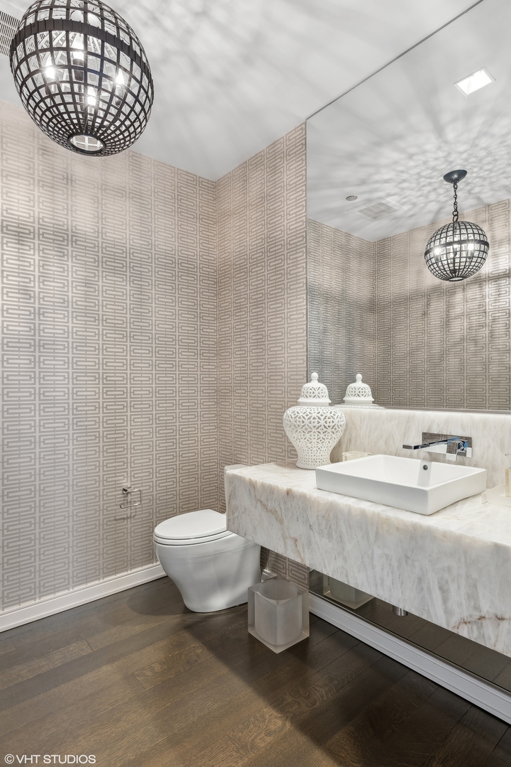 4 E Elm Street Unit: 22S