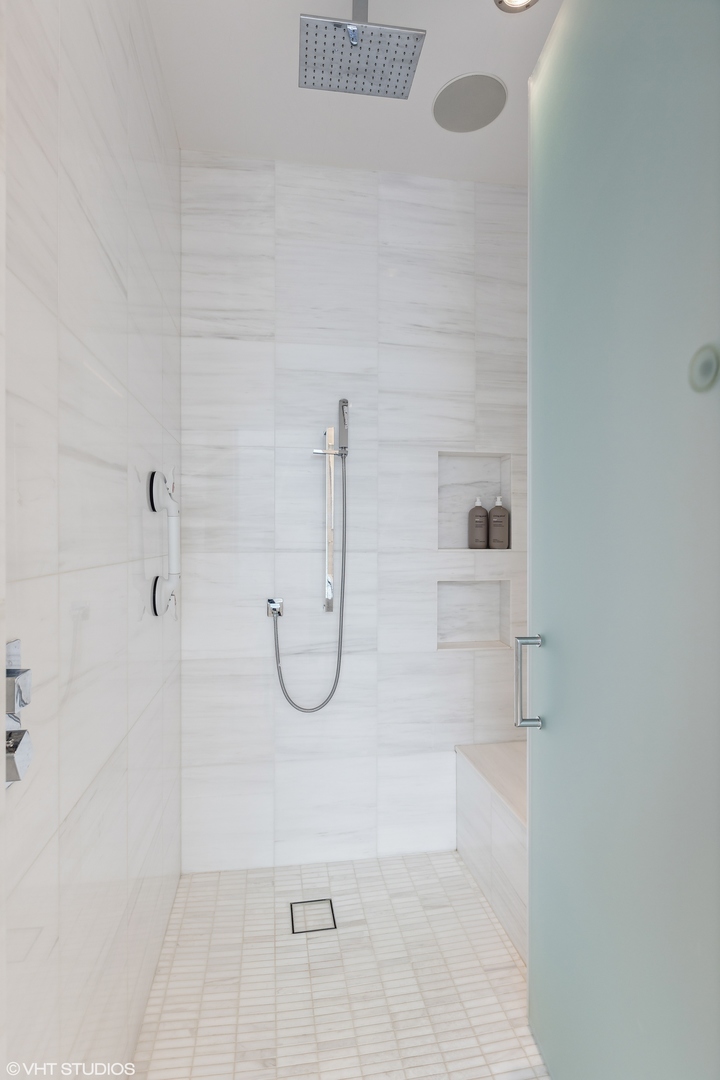 4 E Elm Street Unit: 22S