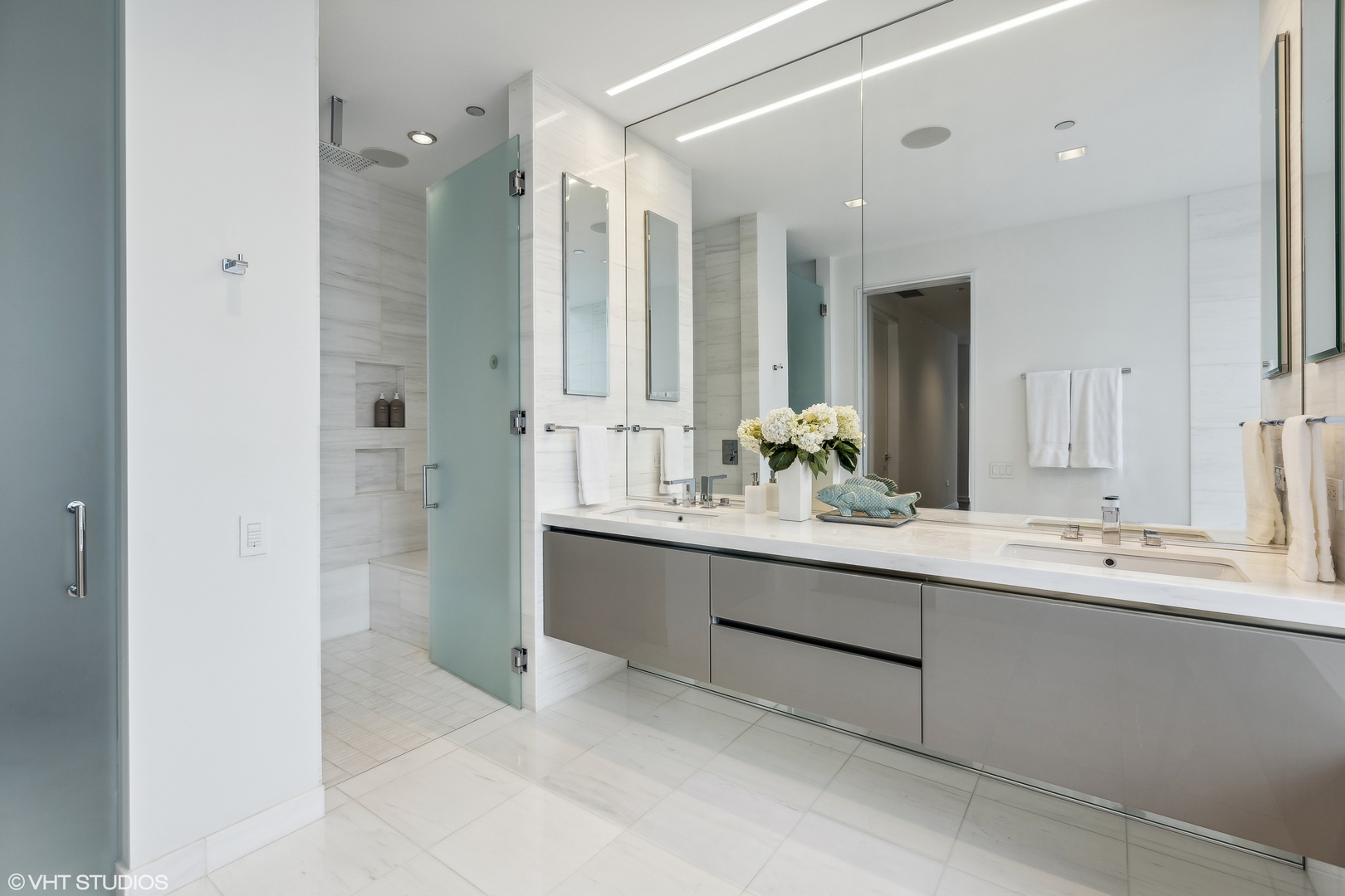 4 E Elm Street Unit: 22S